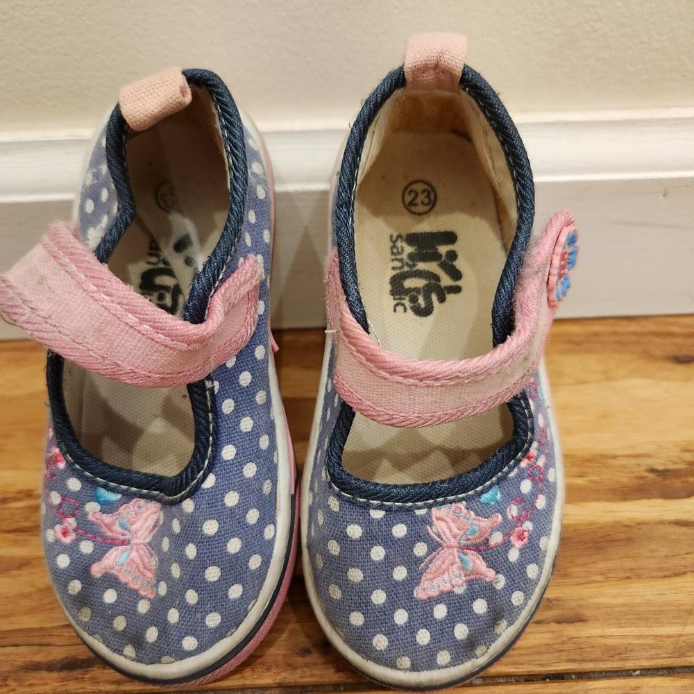Kids Sanuk mary janes -  girls shoes size 7